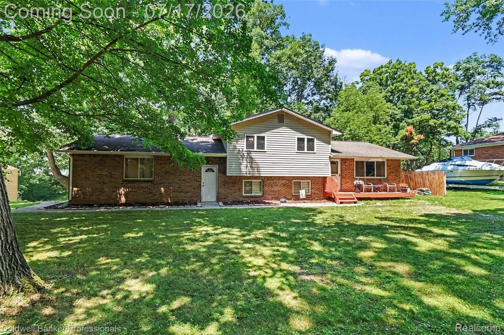 1304 Rinoco Circle Waterford Charter Township MI 48327