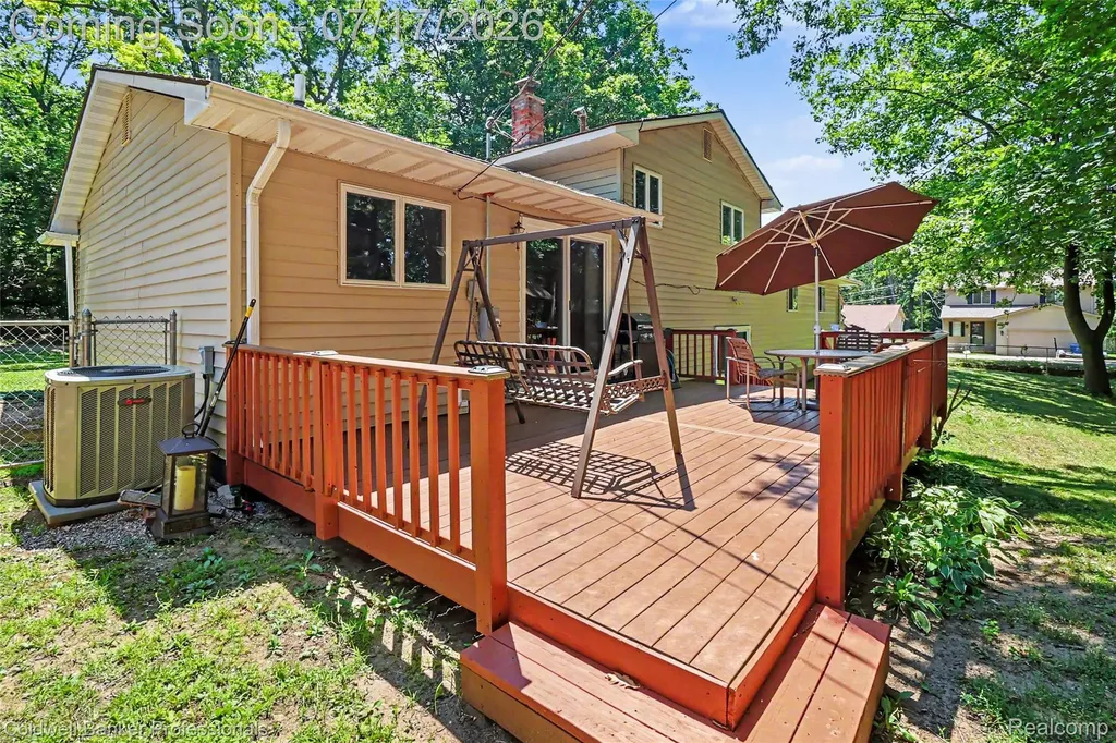 1304 Rinoco Circle Waterford Charter Township MI 48327