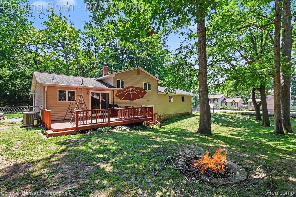 1304 Rinoco Circle Waterford Charter Township MI 48327