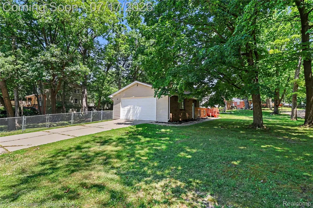 1304 Rinoco Circle Waterford Charter Township MI 48327