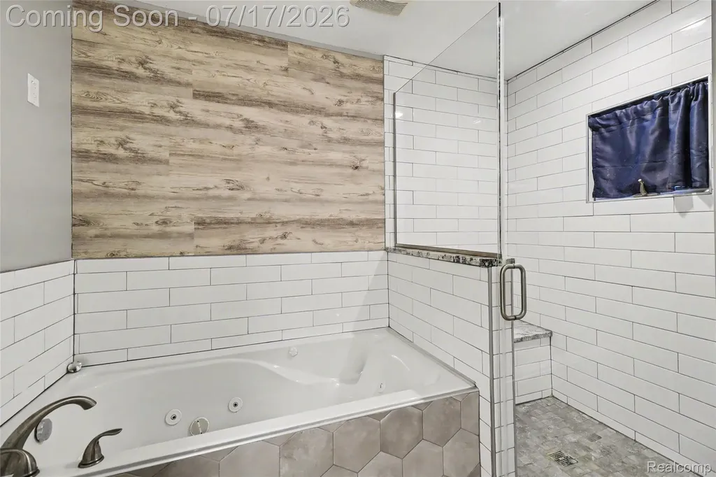 1430 Rossdale Drive Waterford Charter Township MI 48328