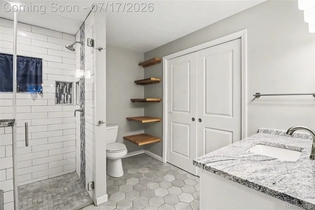 1430 Rossdale Drive Waterford Charter Township MI 48328