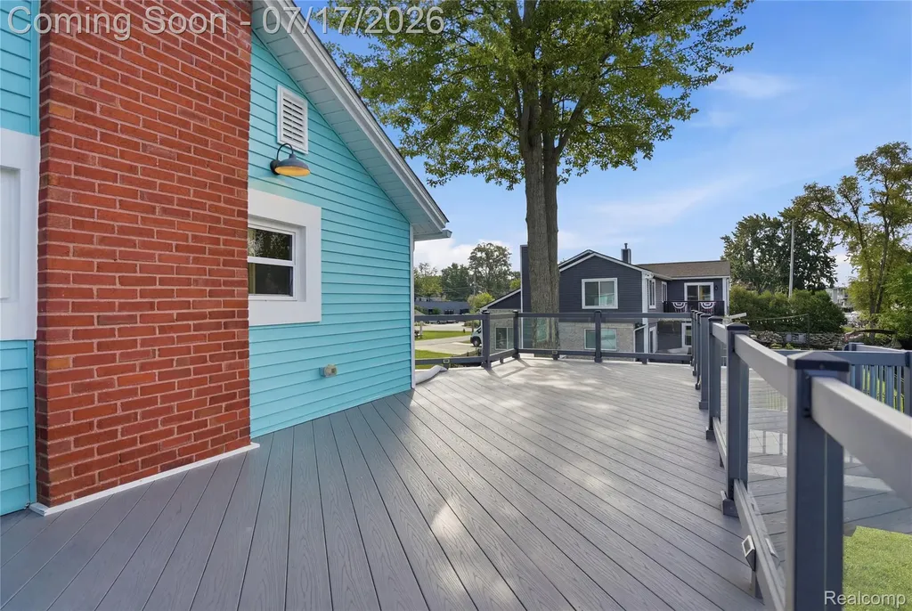1430 Rossdale Drive Waterford Charter Township MI 48328