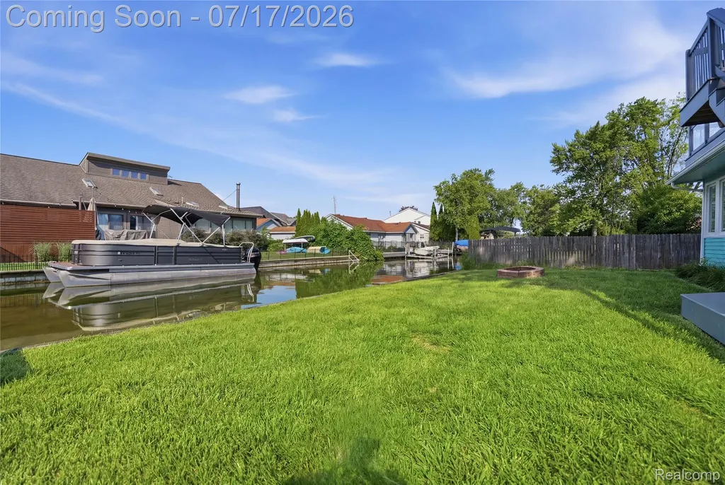 1430 Rossdale Drive Waterford Charter Township MI 48328