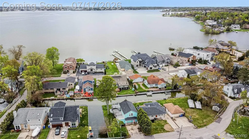 1430 Rossdale Drive Waterford Charter Township MI 48328