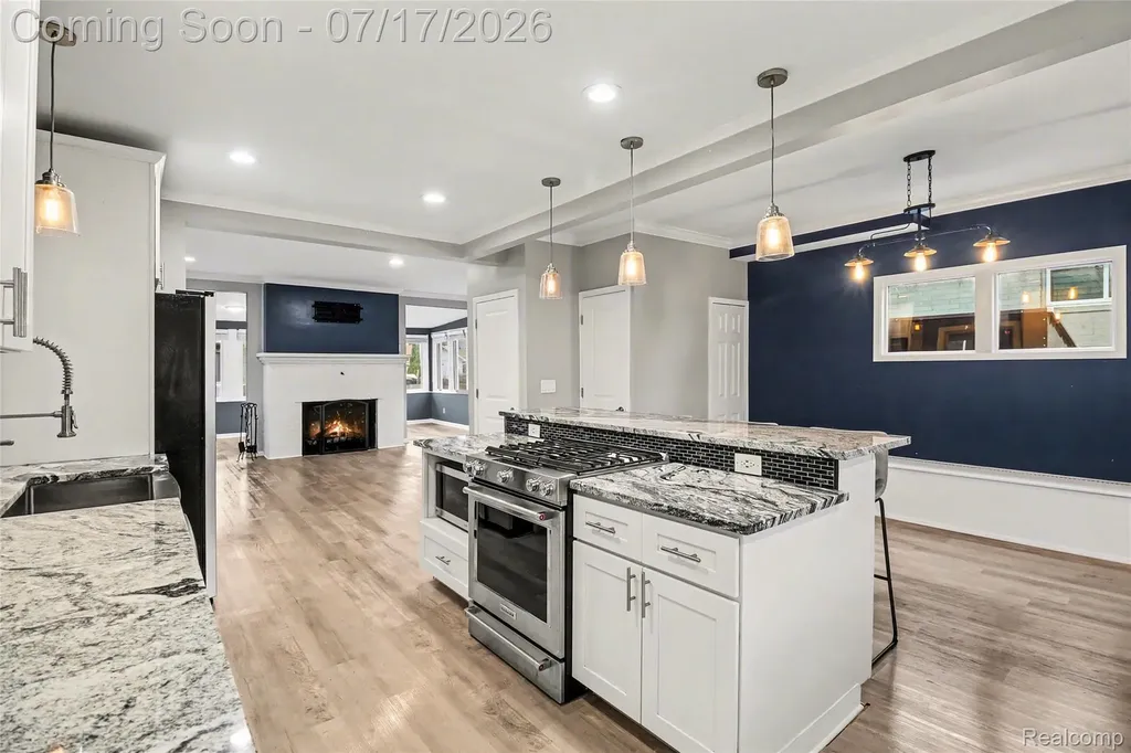 1430 Rossdale Drive Waterford Charter Township MI 48328