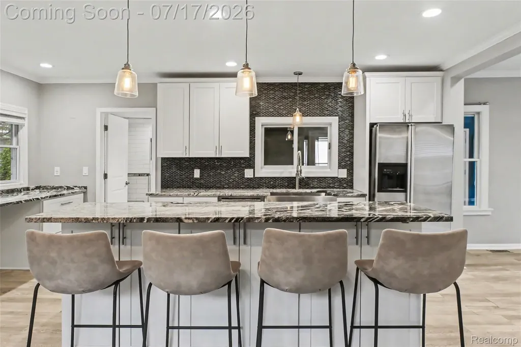 1430 Rossdale Drive Waterford Charter Township MI 48328