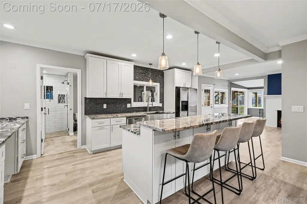 1430 Rossdale Drive Waterford Charter Township MI 48328