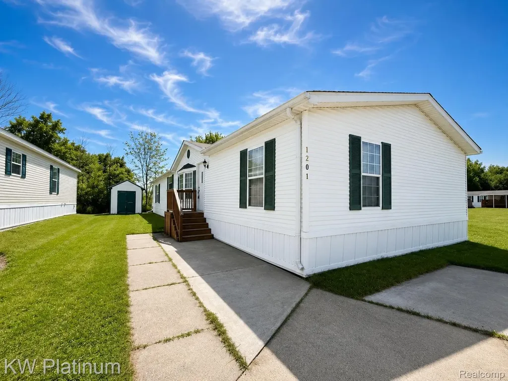 1201 Orchard Lane Columbus Township MI 48063