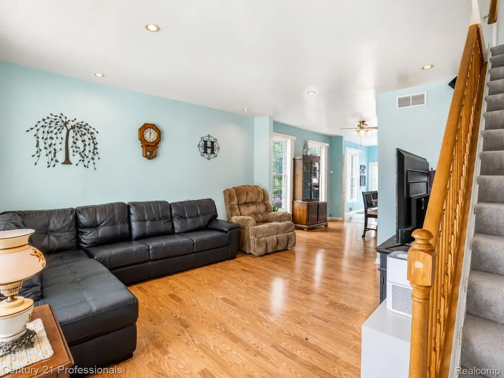 21819 Maple Street St. Clair Shores City MI 48081