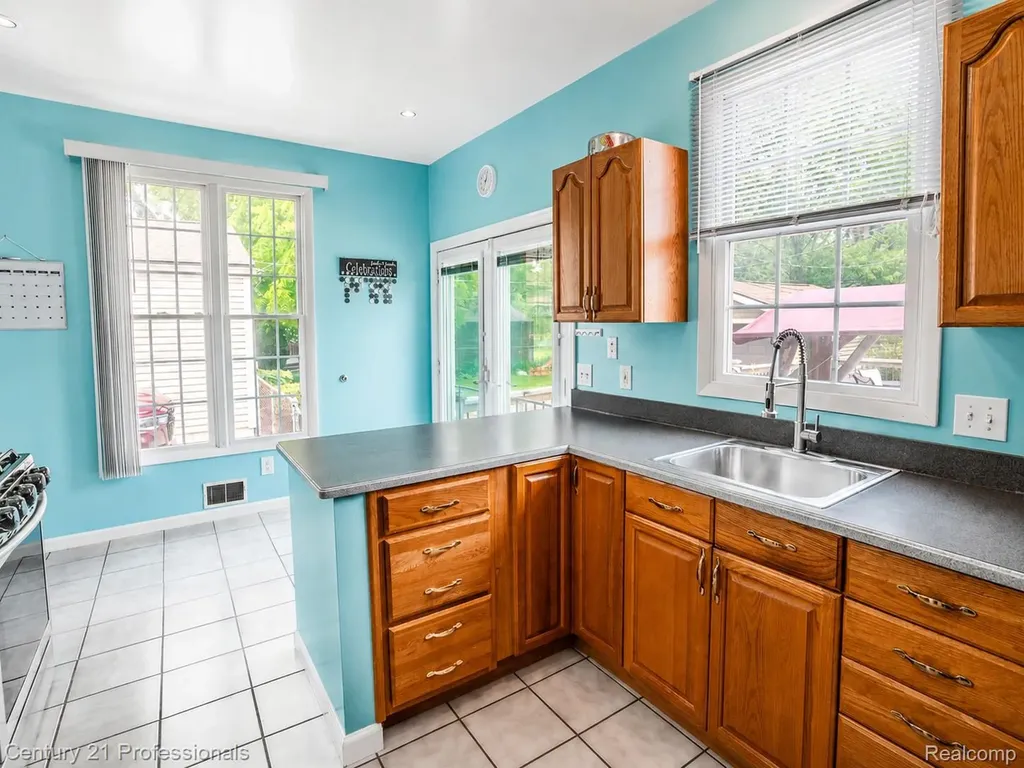 21819 Maple Street St. Clair Shores City MI 48081