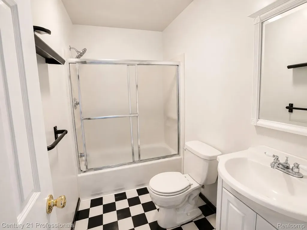 21819 Maple Street St. Clair Shores City MI 48081