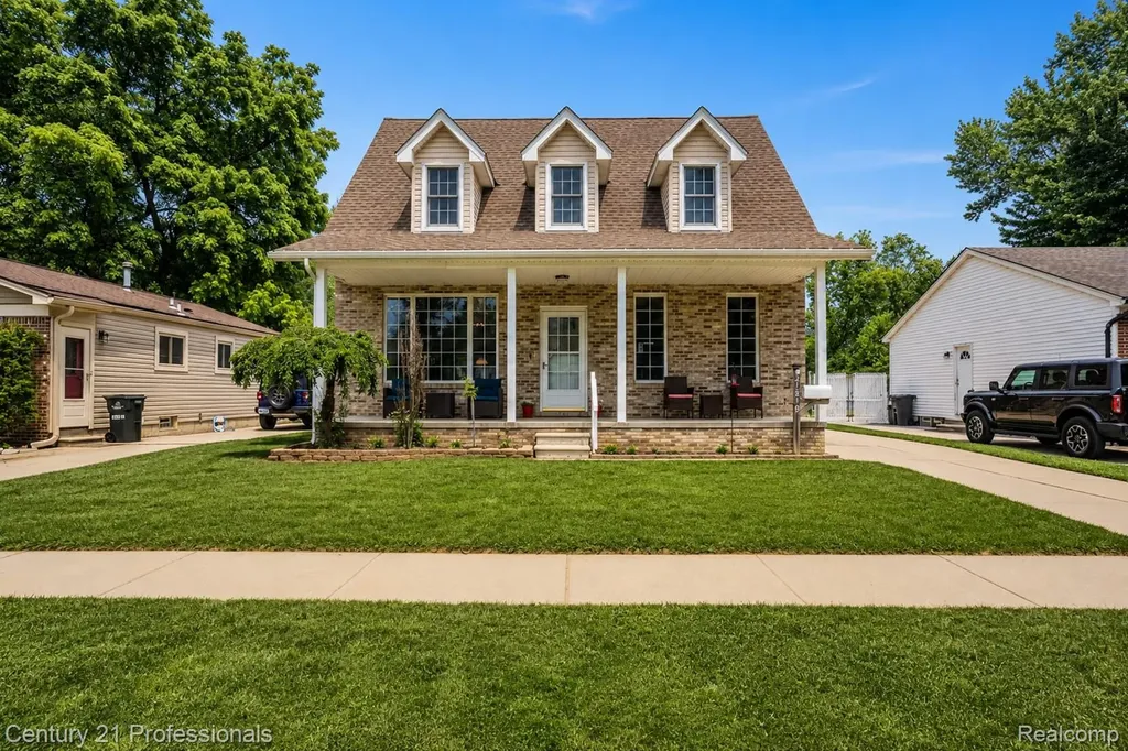 21819 Maple Street St. Clair Shores City MI 48081