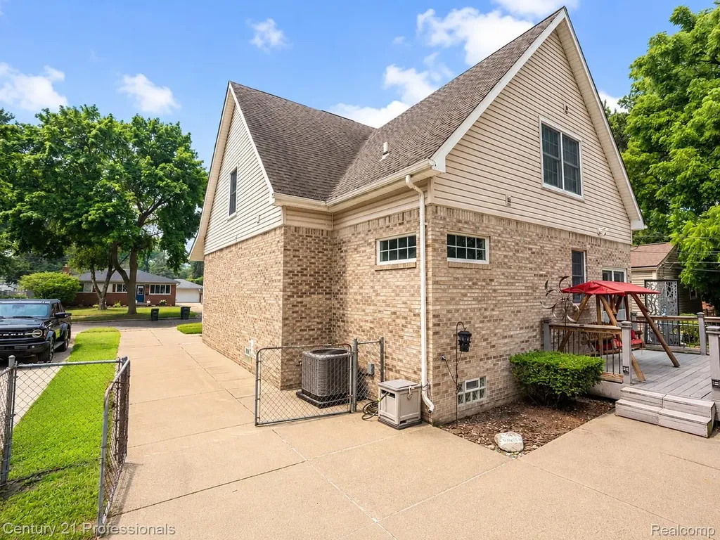21819 Maple Street St. Clair Shores City MI 48081