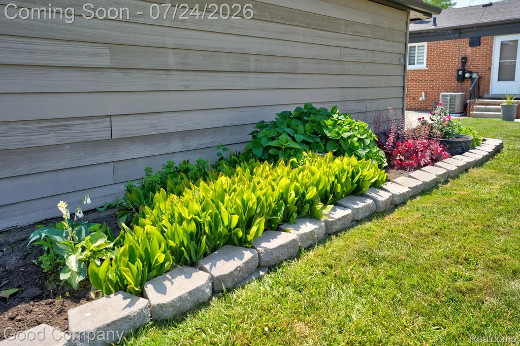 28948 Boston Street St. Clair Shores City MI 48081
