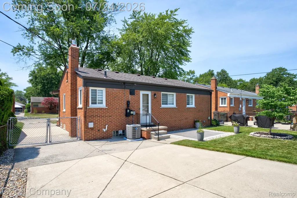 28948 Boston Street St. Clair Shores City MI 48081