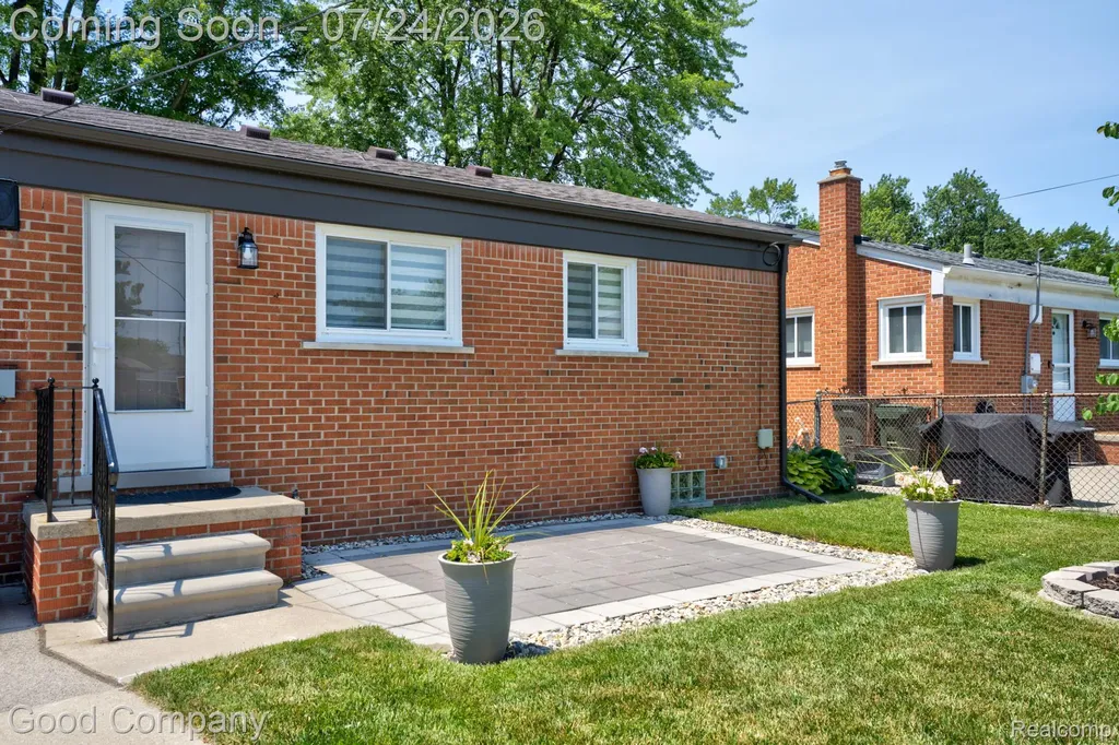 28948 Boston Street St. Clair Shores City MI 48081