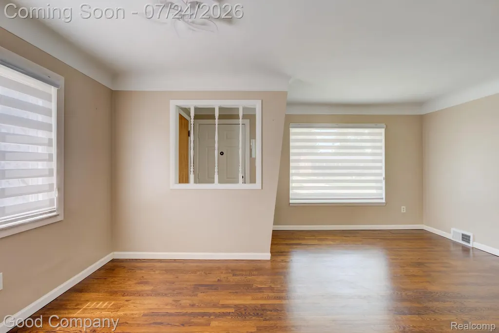 28948 Boston Street St. Clair Shores City MI 48081