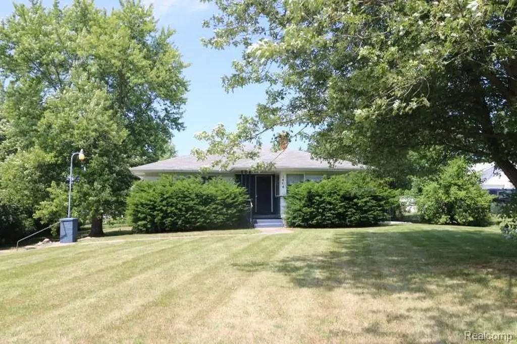 1404 S Graham Road Flint Charter Township MI 48532