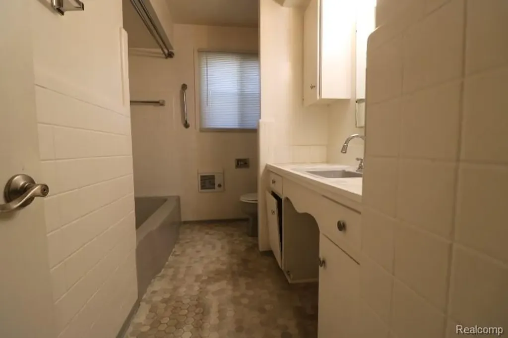 1404 S Graham Road Flint Charter Township MI 48532