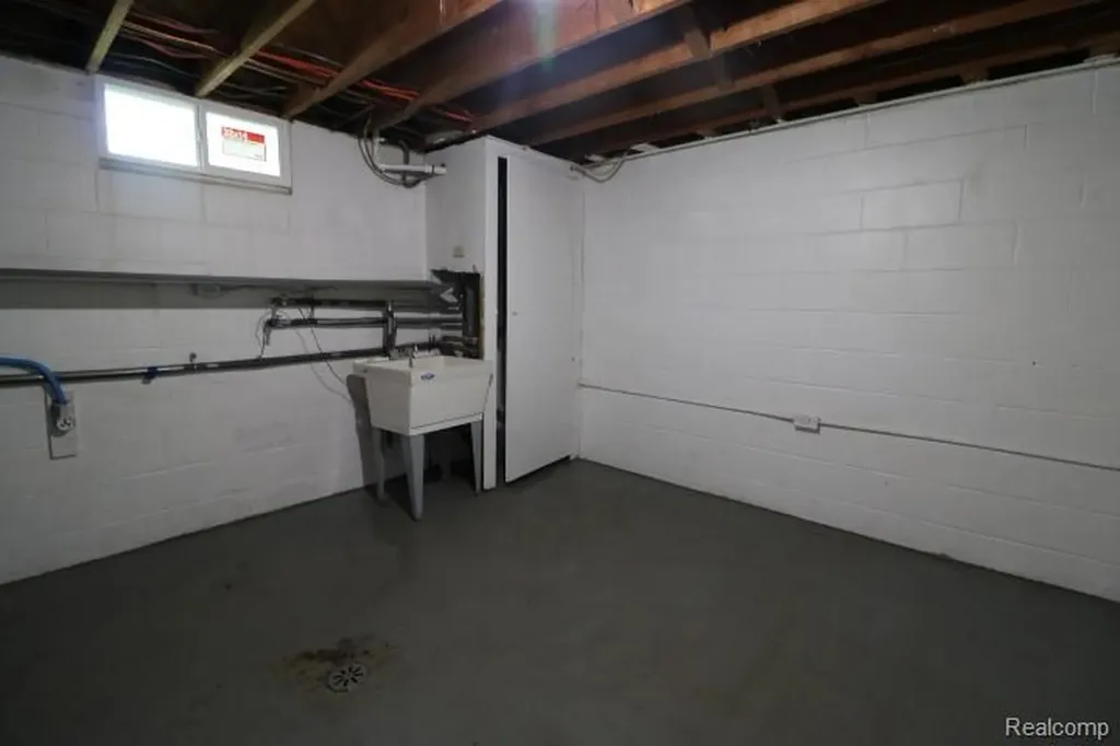 1404 S Graham Road Flint Charter Township MI 48532