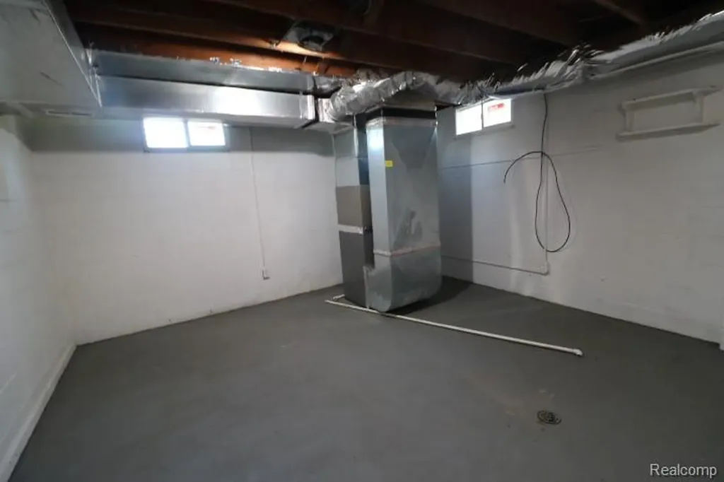1404 S Graham Road Flint Charter Township MI 48532