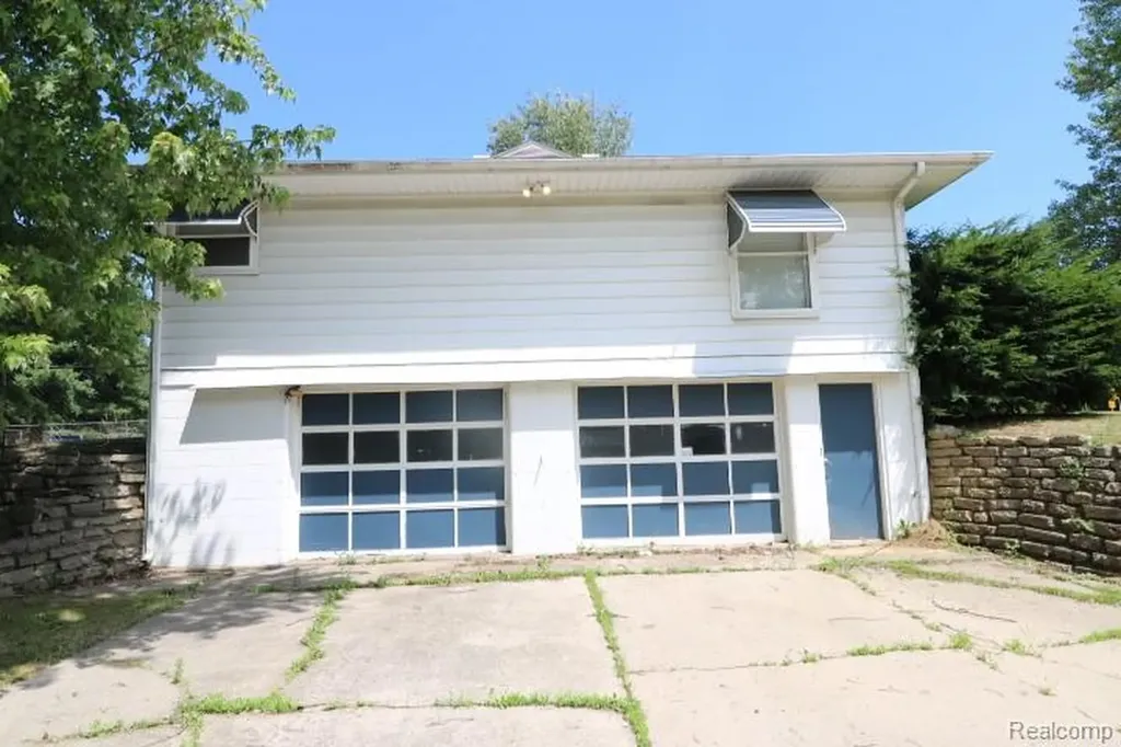 1404 S Graham Road Flint Charter Township MI 48532