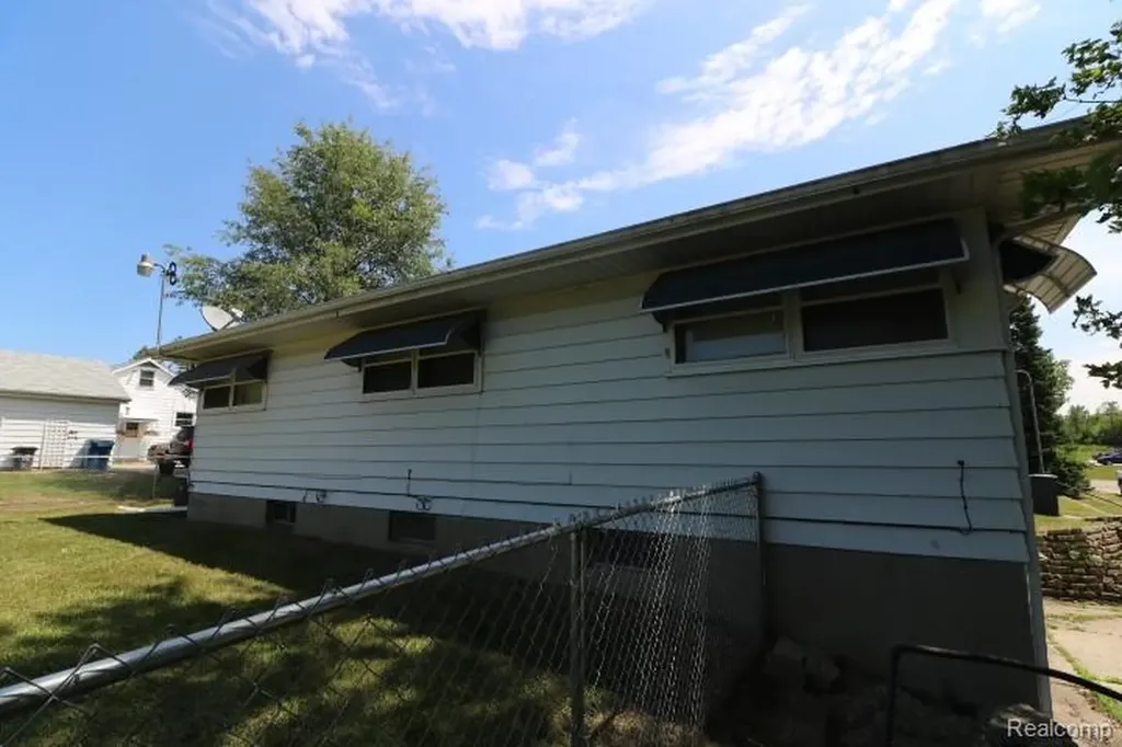 1404 S Graham Road Flint Charter Township MI 48532