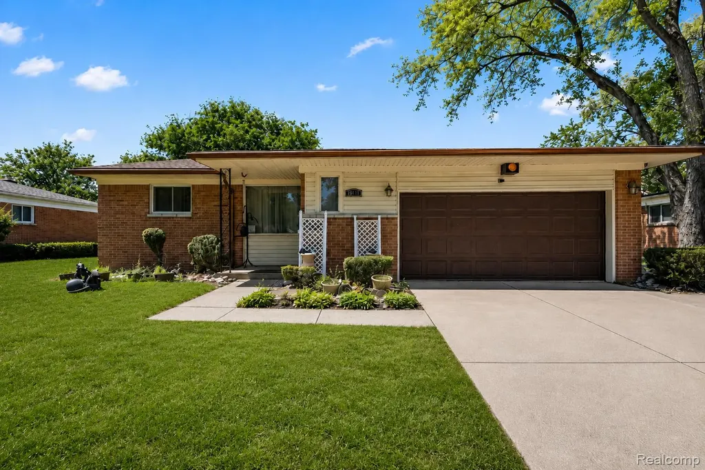 19079 Dorset Street Southfield City MI 48075