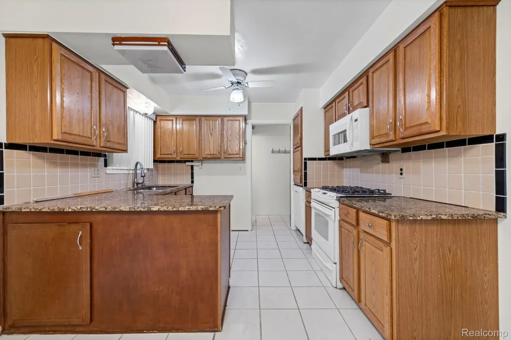 19079 Dorset Street Southfield City MI 48075