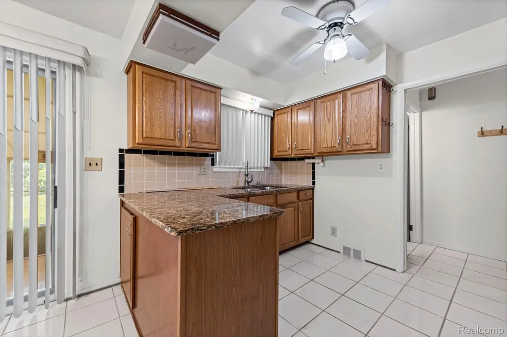 19079 Dorset Street Southfield City MI 48075