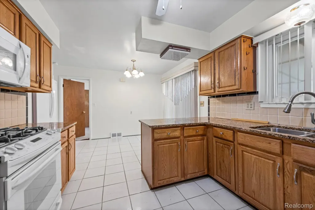 19079 Dorset Street Southfield City MI 48075
