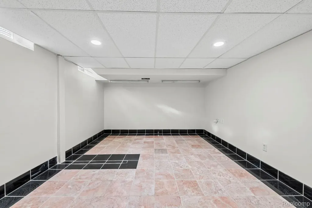 19079 Dorset Street Southfield City MI 48075