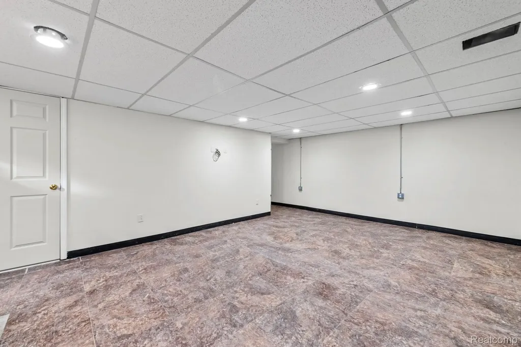 19079 Dorset Street Southfield City MI 48075