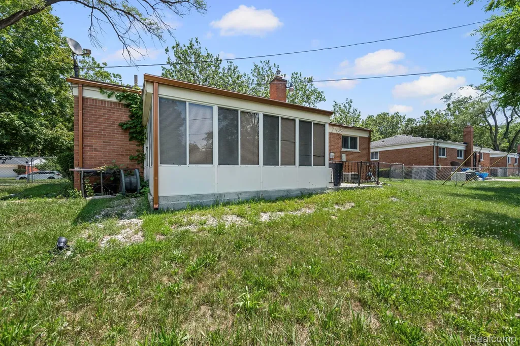 19079 Dorset Street Southfield City MI 48075