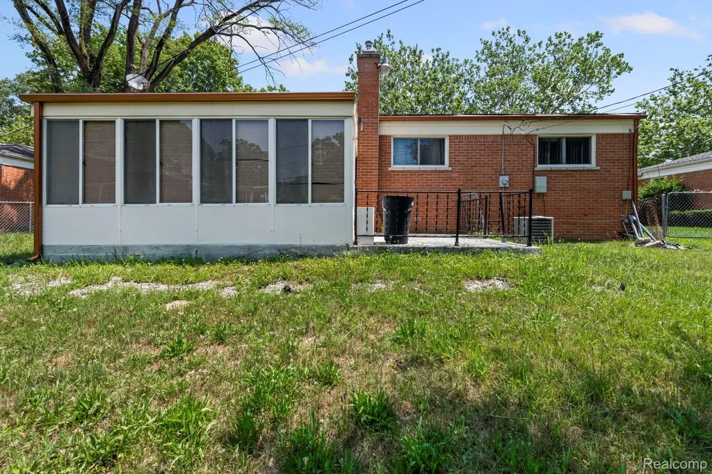 19079 Dorset Street Southfield City MI 48075