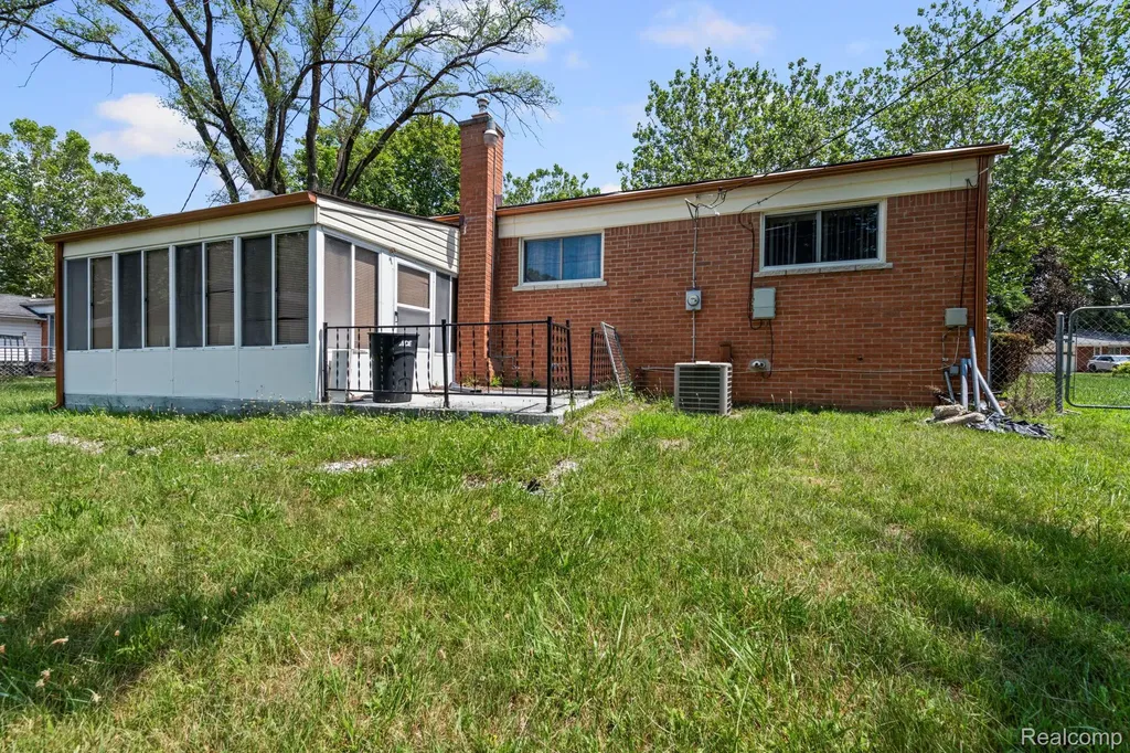 19079 Dorset Street Southfield City MI 48075