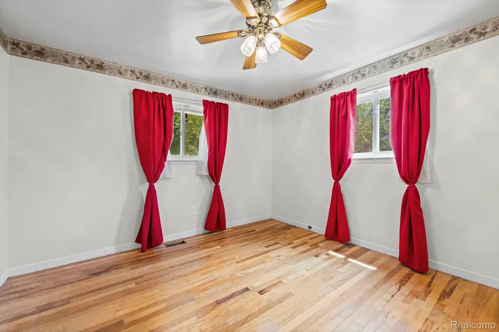 19079 Dorset Street Southfield City MI 48075