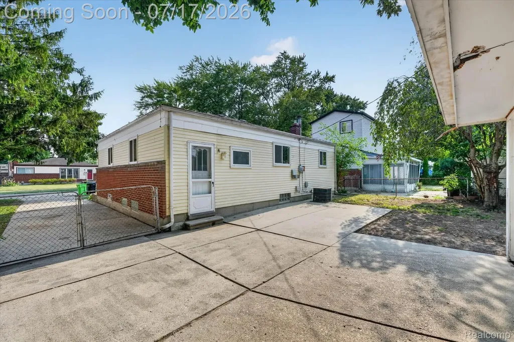 903 Bernie Lane Madison Heights City MI 48071
