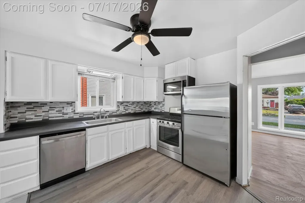 903 Bernie Lane Madison Heights City MI 48071