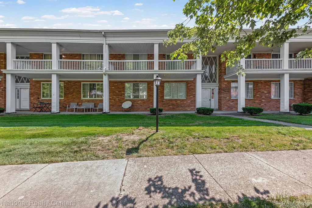 29546 Hoover Road Warren City MI 48093