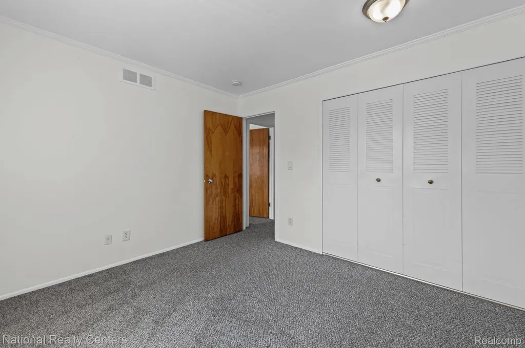 29546 Hoover Road Warren City MI 48093