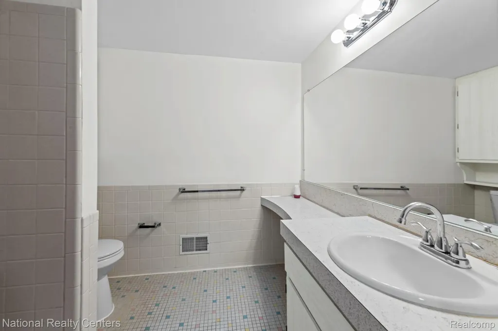 29546 Hoover Road Warren City MI 48093