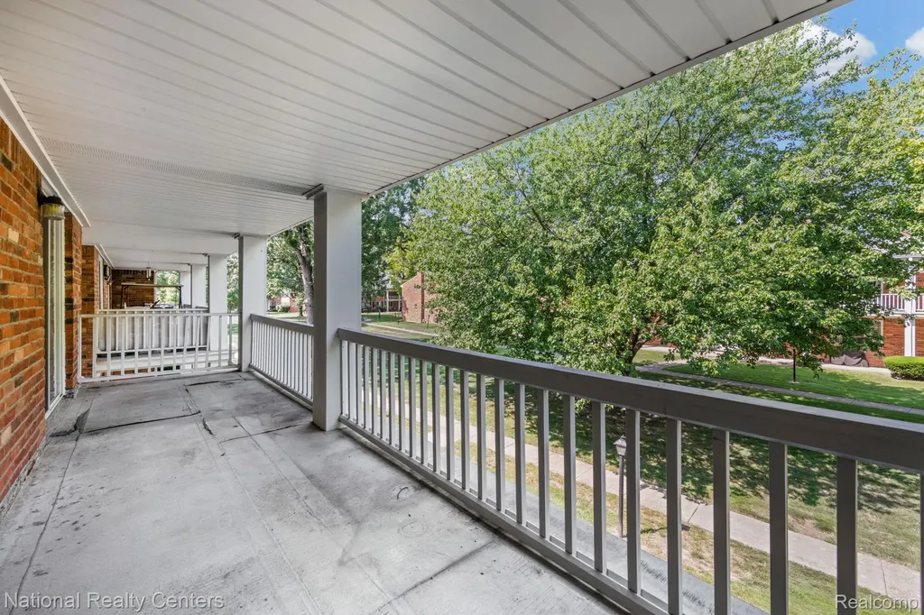 29546 Hoover Road Warren City MI 48093