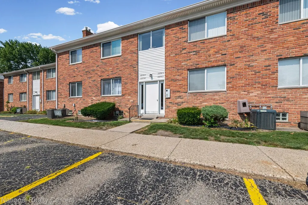 29546 Hoover Road Warren City MI 48093