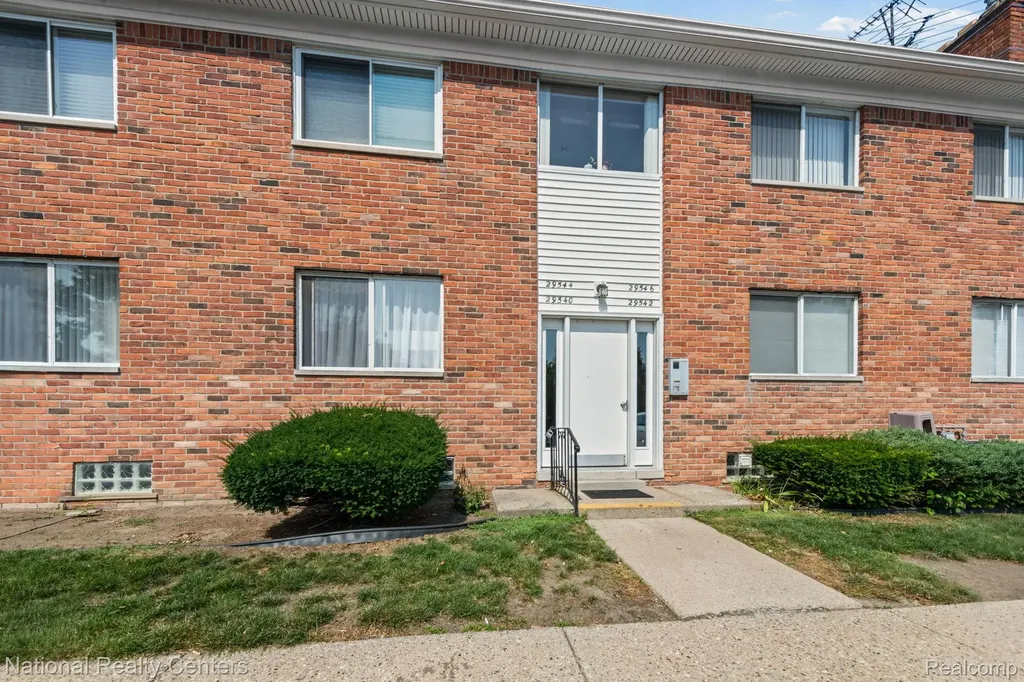 29546 Hoover Road Warren City MI 48093