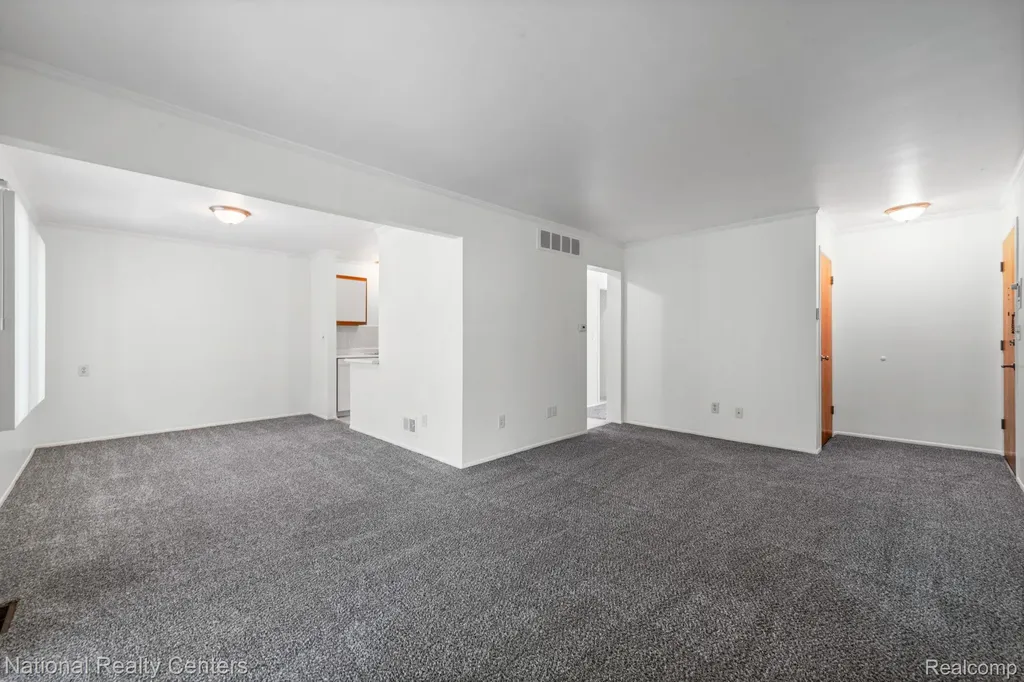 29546 Hoover Road Warren City MI 48093