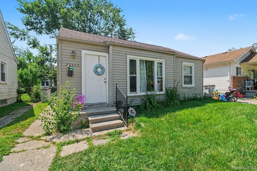 23383 Cayuga Avenue Hazel Park City MI 48030