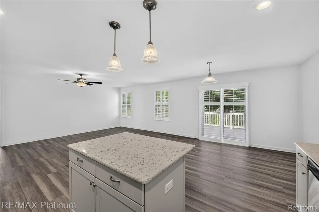 10324 Swan Lake Circle Ypsilanti City MI 48197