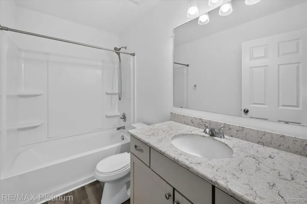 10324 Swan Lake Circle Ypsilanti City MI 48197